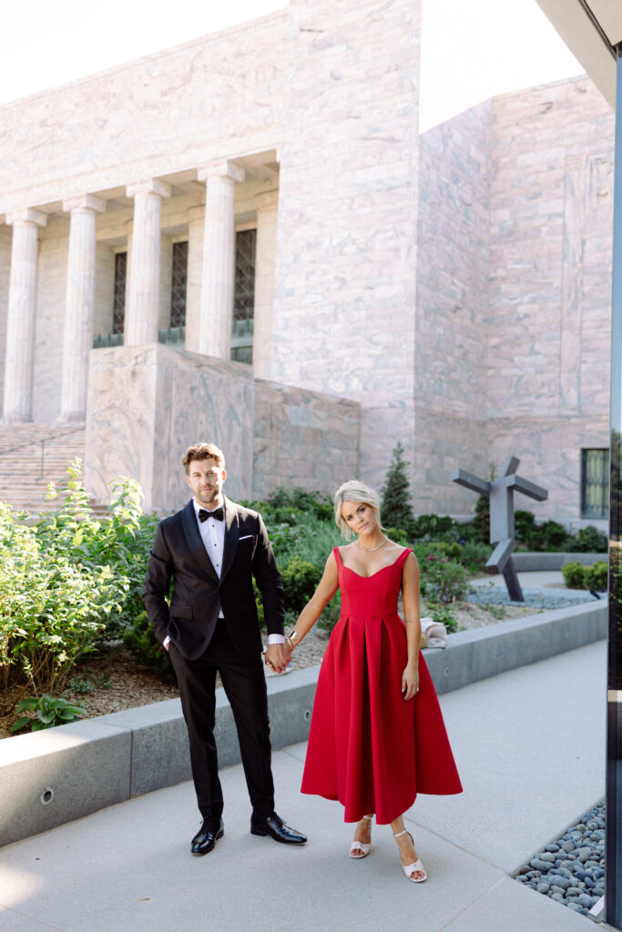 Joslyn Art Museum engagement photos outside 