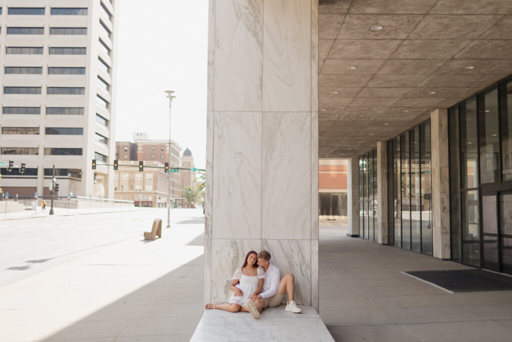 large marble pillars outside the omaha courthouse 