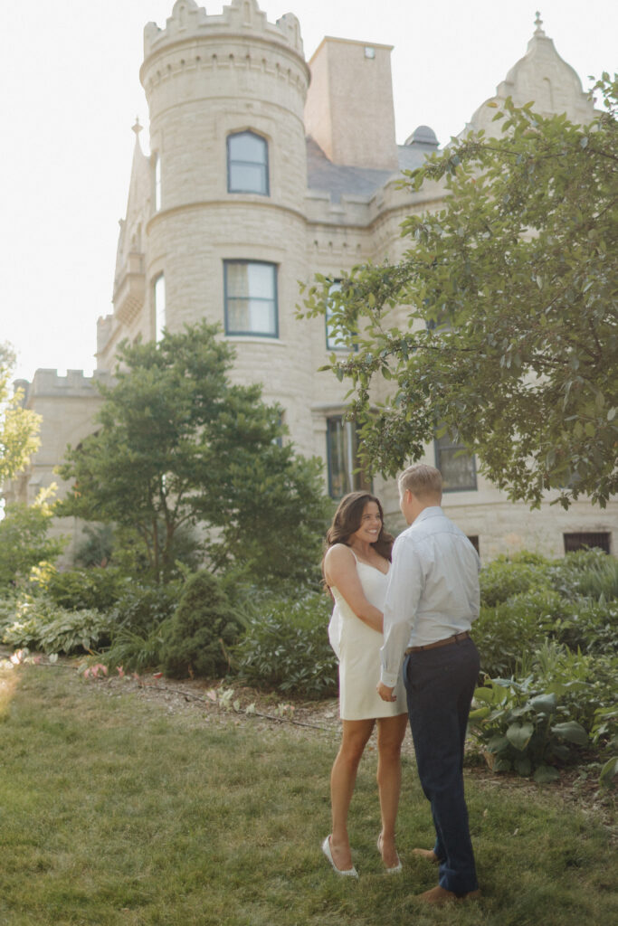 engagement photos at the joslyn castle 