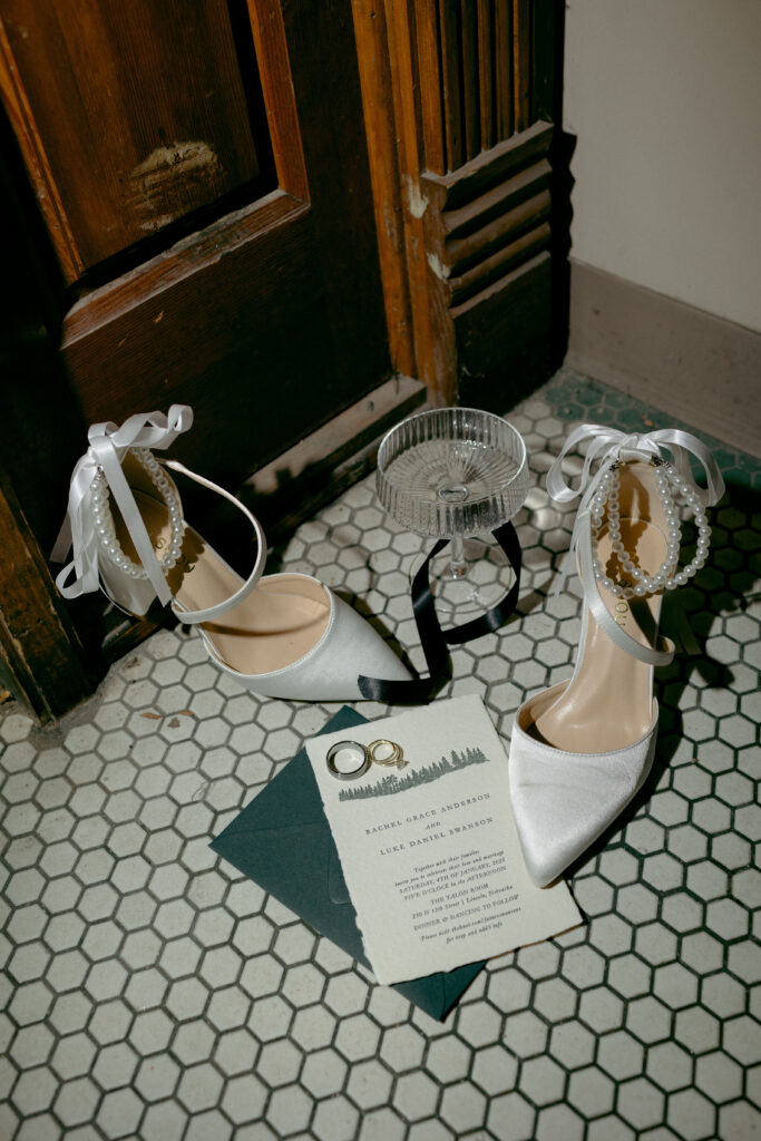 wedding day details for a winter wedding at the Talon Room in Omaha 